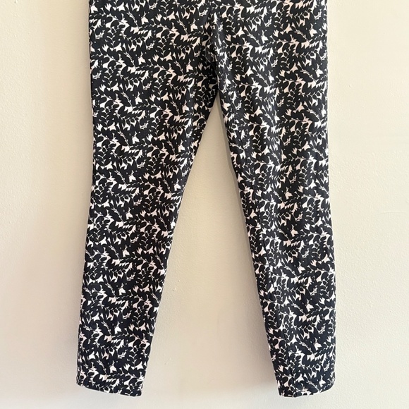 MDKNYC Black & White Print Cotton Slim Cut Ankle Pant - Picture 8 of 15